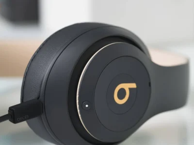 Beats Studio 3 Bluetooth Headphone - Black - Image 2